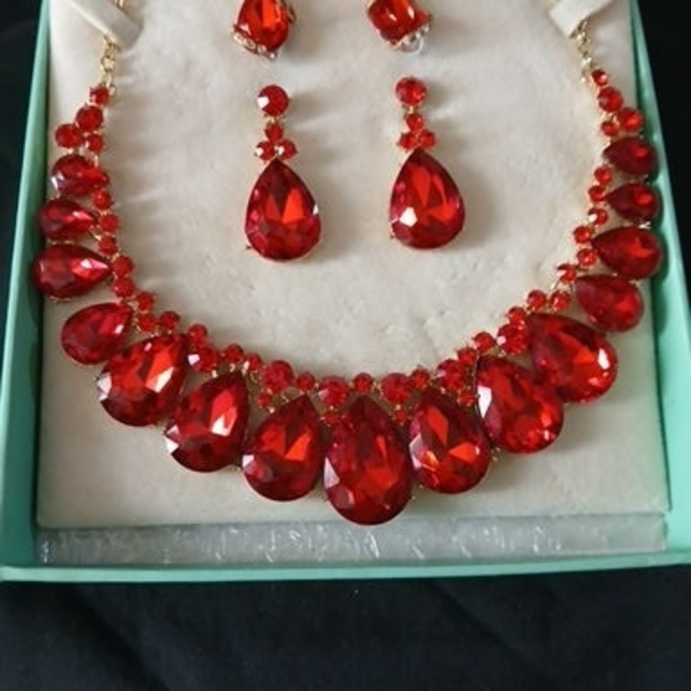 Elegant Red Teardrop Jewelry Set